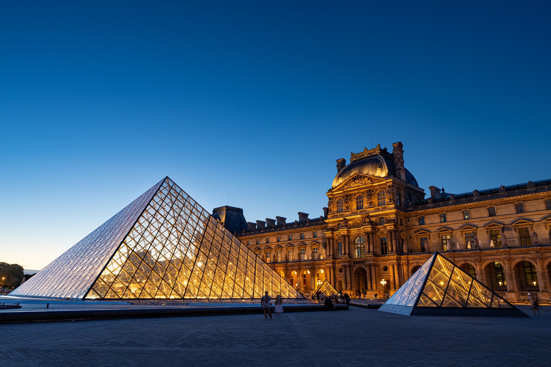 The Louvre, France – arc